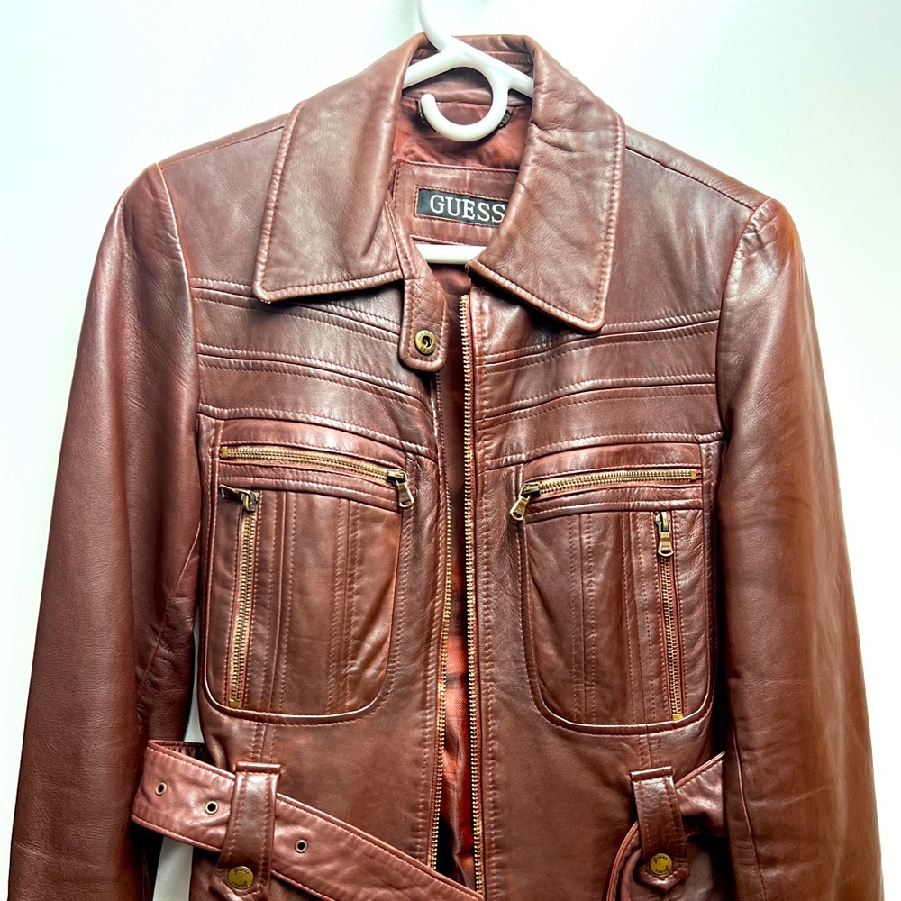 Guess belted brown genuine leather jacket, size M, in excellent condition.